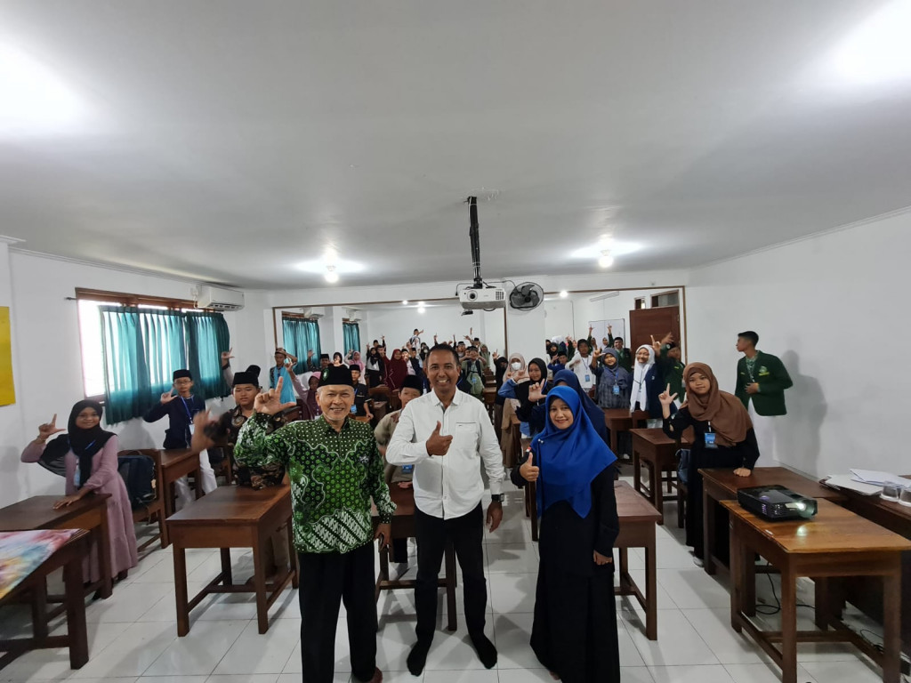 Pemberian Materi Pengenalan Lingkungan Pada Masa Orientasi Madrasah di MTs Al-Ma'Arif